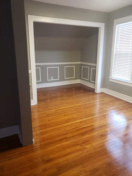 Building Photo - 938 N Parkside Ave