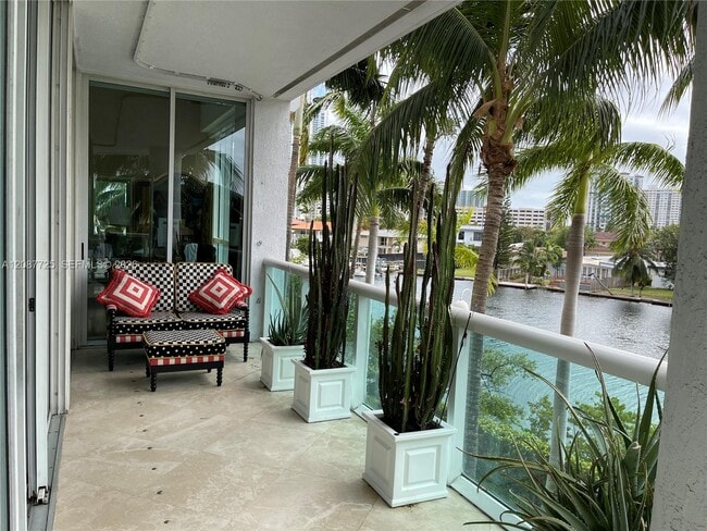 Building Photo - 16500 Collins Ave