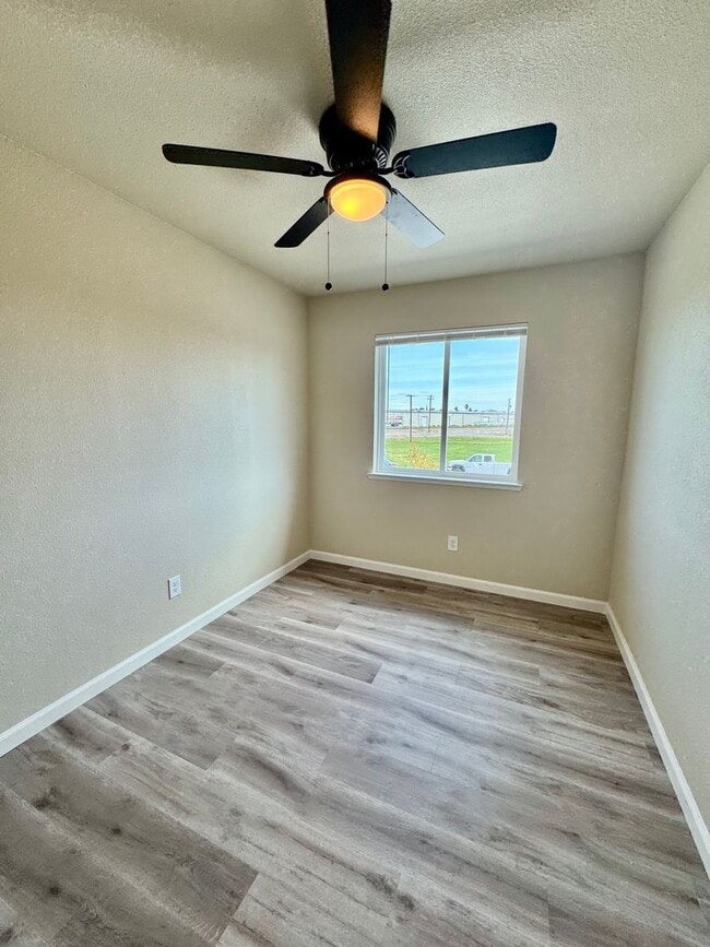 Building Photo - Stunning New Build 3-Bedroom, 2.5-Bath Triplex Apartment for Rent