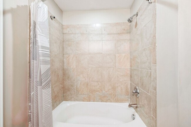 Building Photo - Spacious 3BR Townhome in Apex