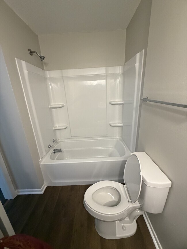 Building Photo - 124 Hampton Dr