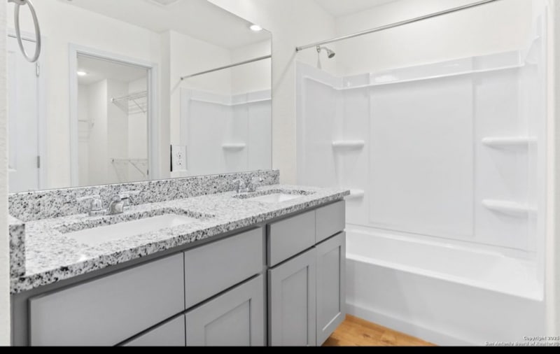 Building Photo - 401 W Commerce St