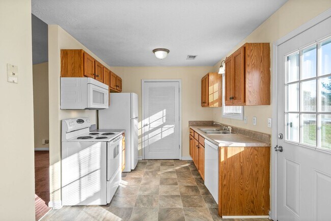 Building Photo - Home For Rent Near Heritage Park!