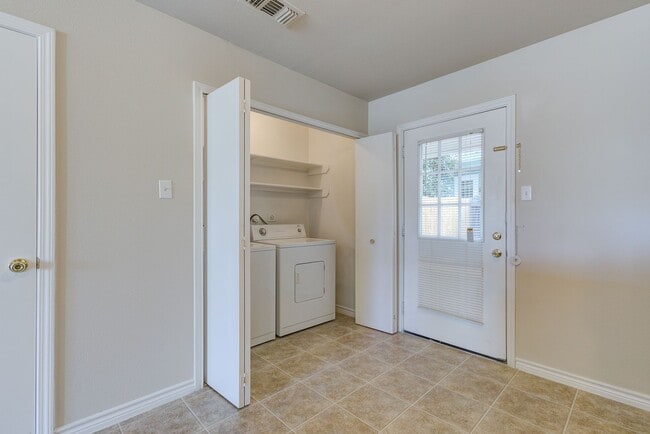 Building Photo - Two Bedroom, Two Bathroom Townhome near La...