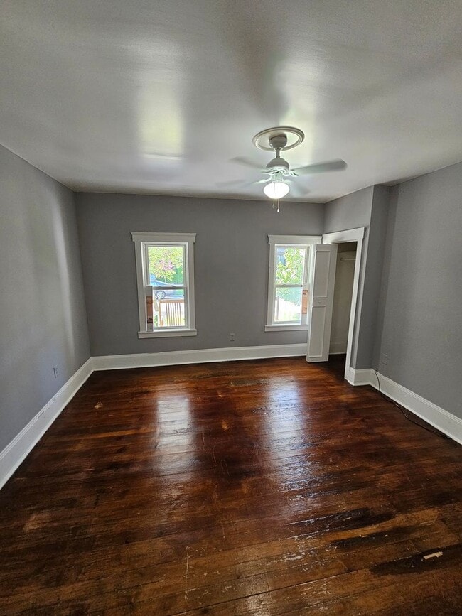 Building Photo - CLEAN AND MOVE IN READY 2 Bedroom For Rent in Tremont!!!