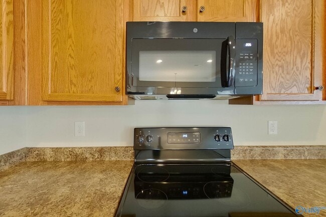 Building Photo - 44 Maple Leaf Dr