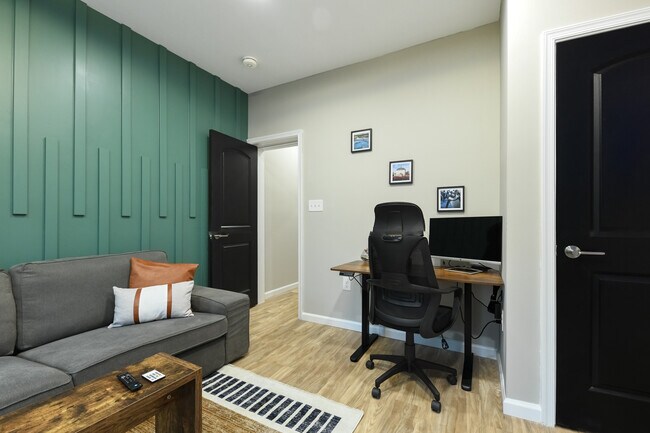 Building Photo - 3022 Auchentoroly Ter