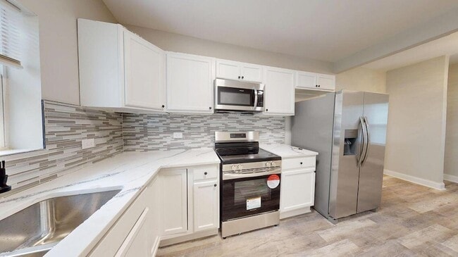 Building Photo - 1379 Roosevelt Pl