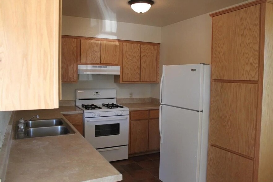 Building Photo - 530 Rio Pecos Rd