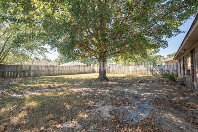 Building Photo - 1765 Longfellow Dr
