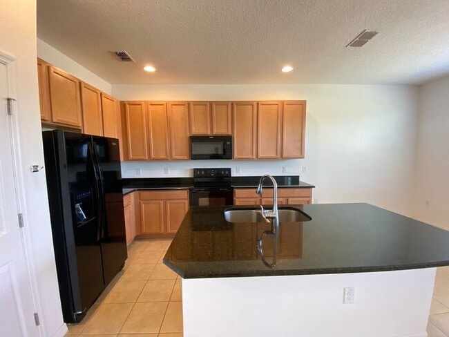 Building Photo - Carlisle Grand-120 Seville Dr Davenport, F...