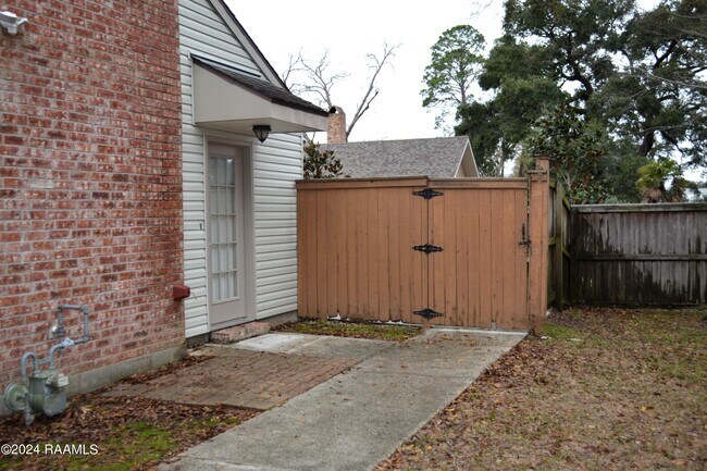 Building Photo - 319 Artisan Rd