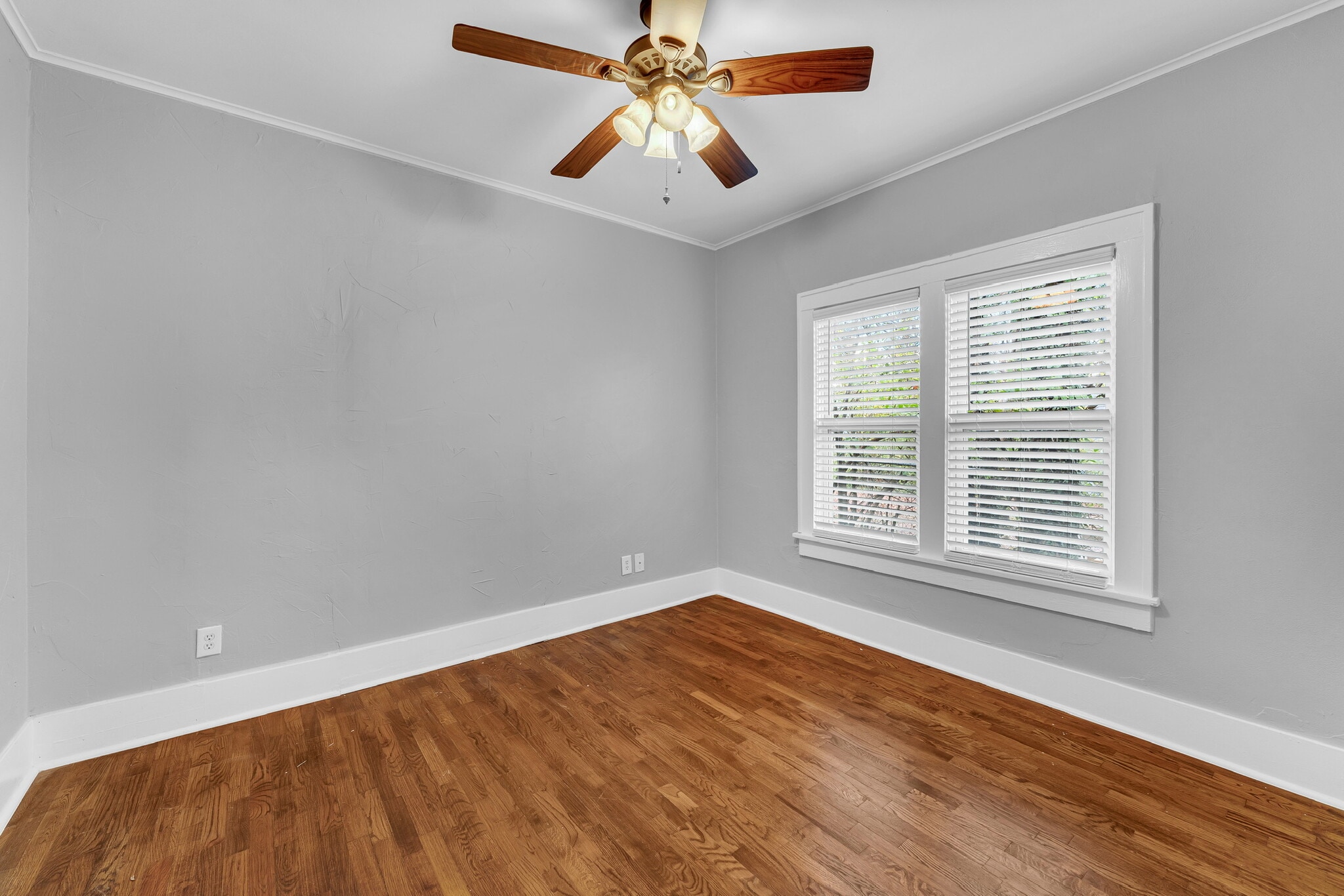 Building Photo - 811 N Lindell Ave