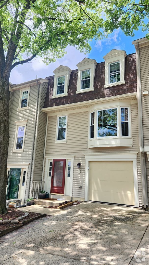 Building Photo - Townhome with Garage in Alexandria