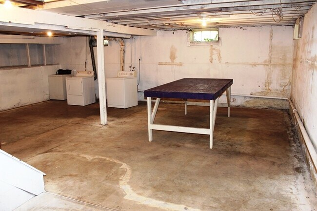 Building Photo - NEXT TO KSU!!!