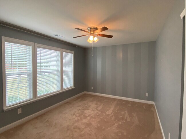 Building Photo - 6750 Woodcrest Dr