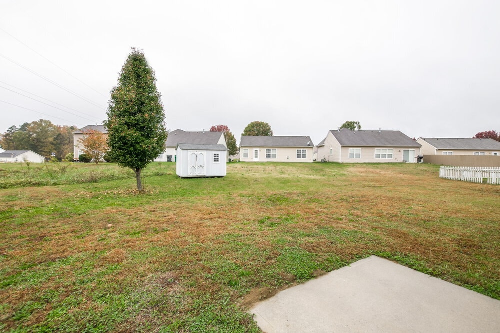 Building Photo - 10013 Green Hedge Ave