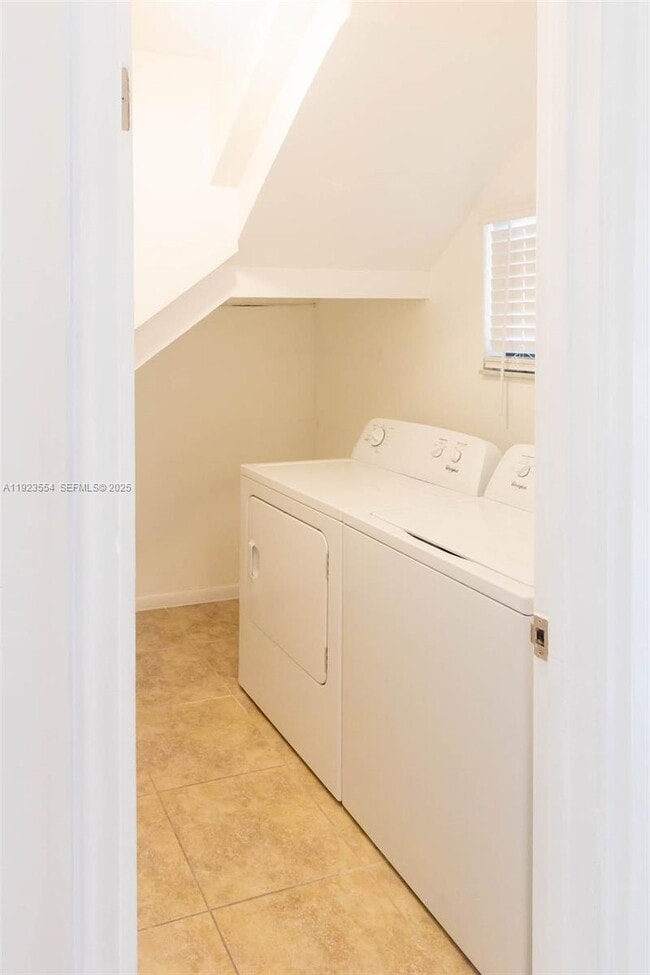 Building Photo - 7028 SW 106th Pl