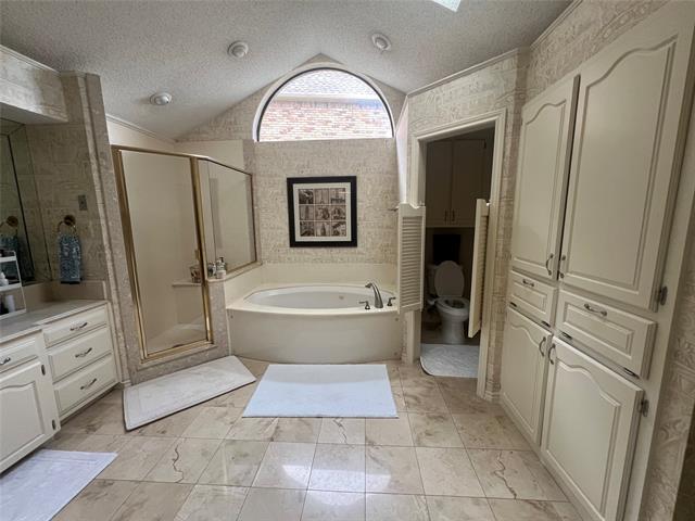 Building Photo - 2601 Oak Point Dr