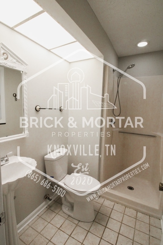 Building Photo - 8637 Glen Echo Dr