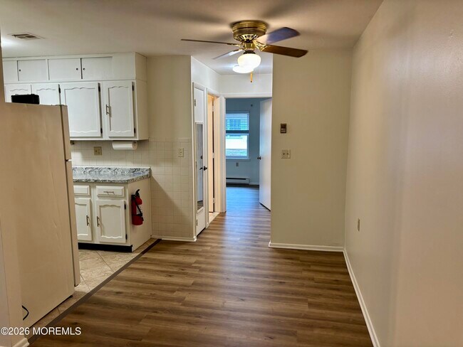 Building Photo - 1192B Clydebank Ct