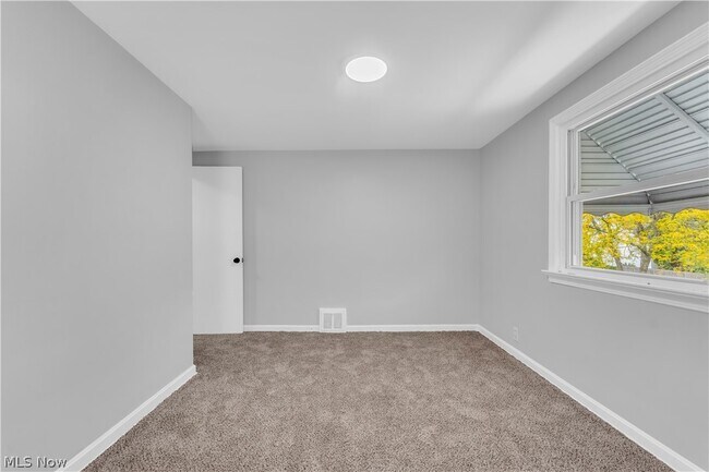 Building Photo - 5688 E 141st St