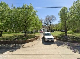 Building Photo - 906 King Ave