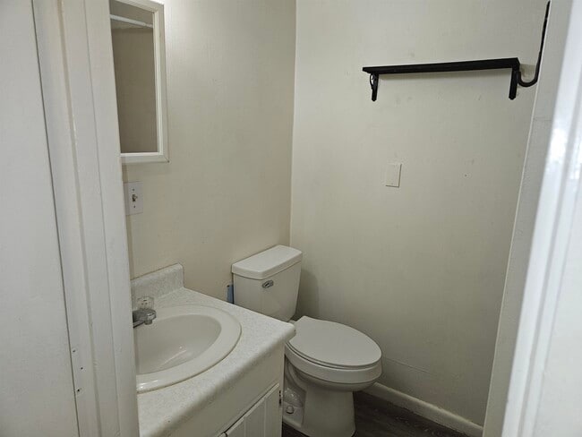 Building Photo - 87 6th St