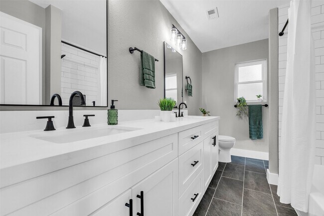 Building Photo - 3518 Shore Shadows Dr