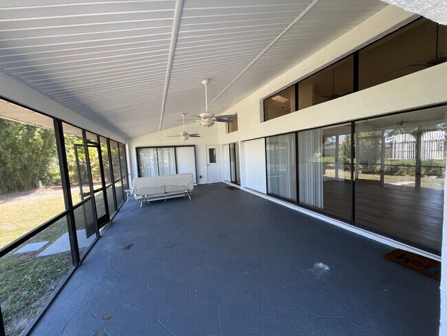 Building Photo - $1,875 ** ANNUAL ** Available 10/15/25 - Newly Renovated ** 3/2 Single Family Home with Oversized...