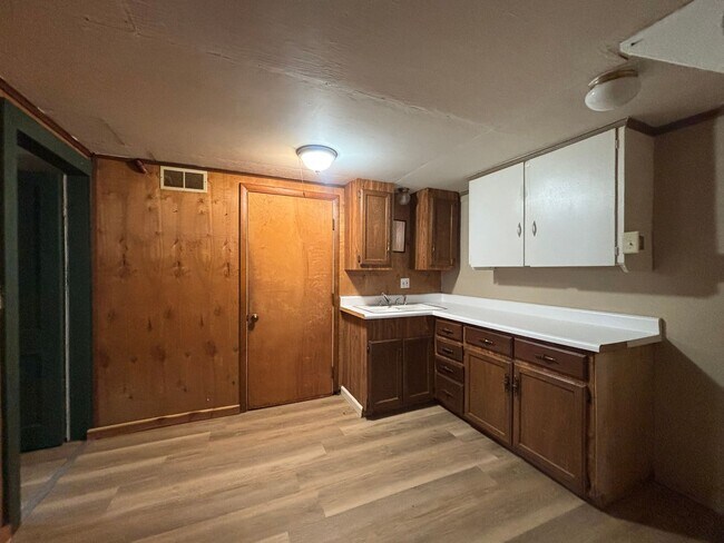 Building Photo - Beautiful 3 bedroom 2 bath in the Phelps g...