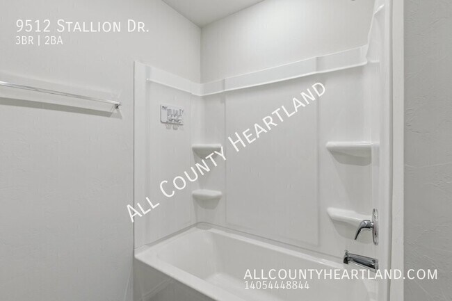Building Photo - 9512 Stallion Dr