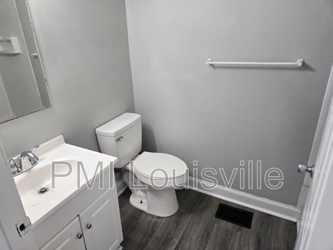 Building Photo - 607 N 39th St