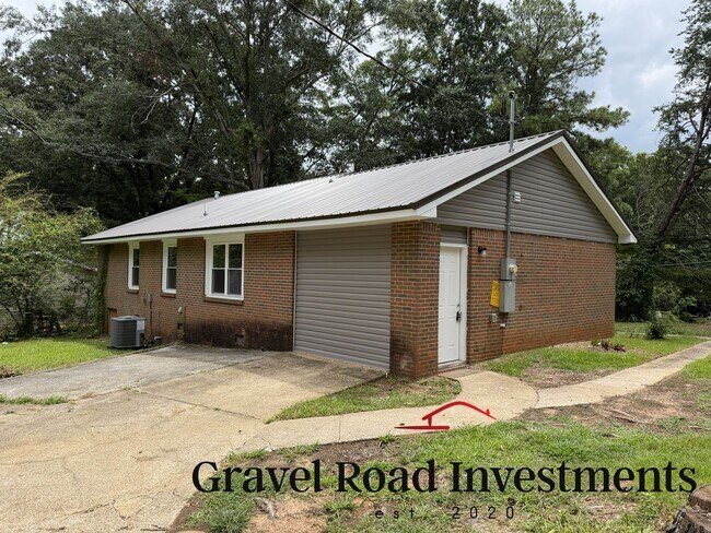 Building Photo - 1302 Crescent Ridge Rd NE