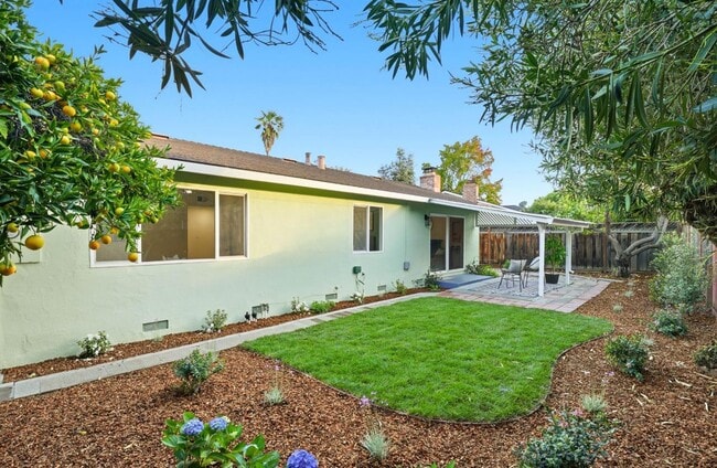 Building Photo - 841 Nectarine Ave