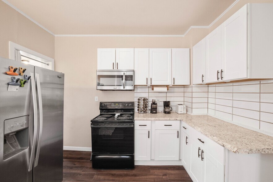 Building Photo - 4116 S Thompson Ave