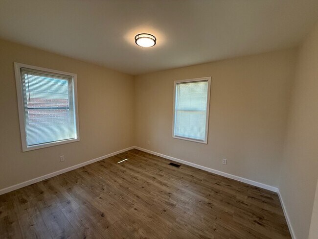 Building Photo - REMODELED Two Bedroom Two Bath Home in Overland, Mo.