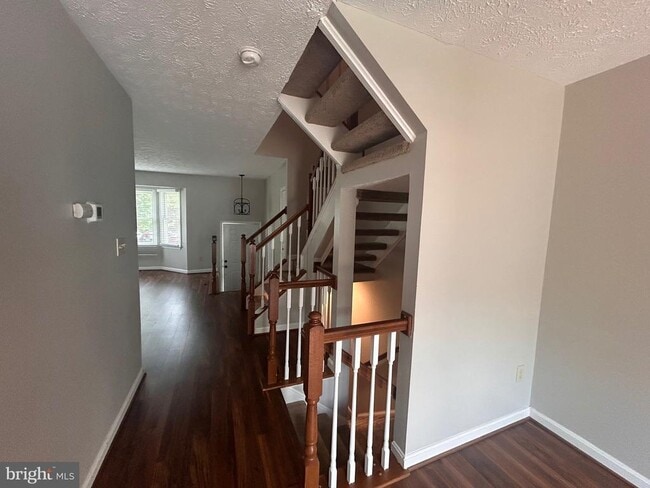 Building Photo - 1635 Elkwood Ct