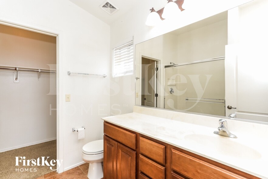 Building Photo - 8404 S Otis Dr