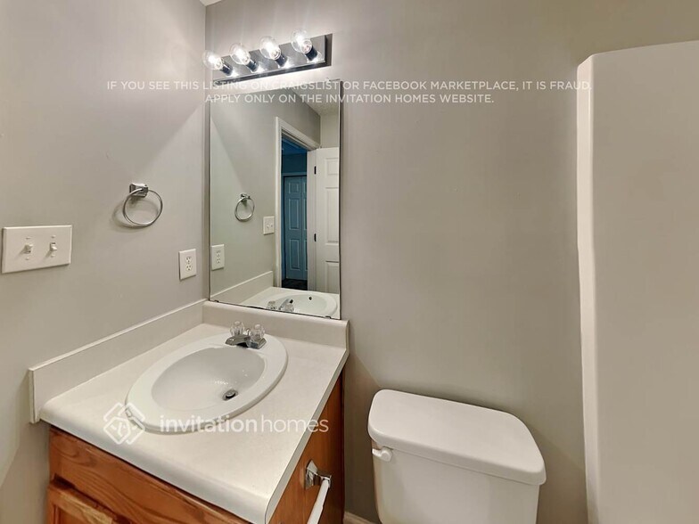 Building Photo - 10729 Glenluce Ave