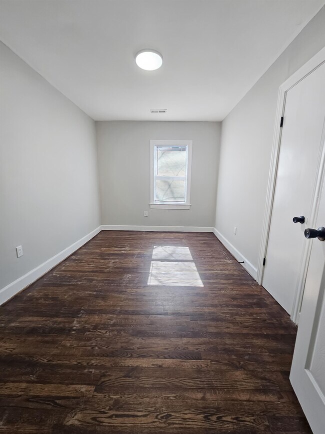 Building Photo - 39 Baxter St