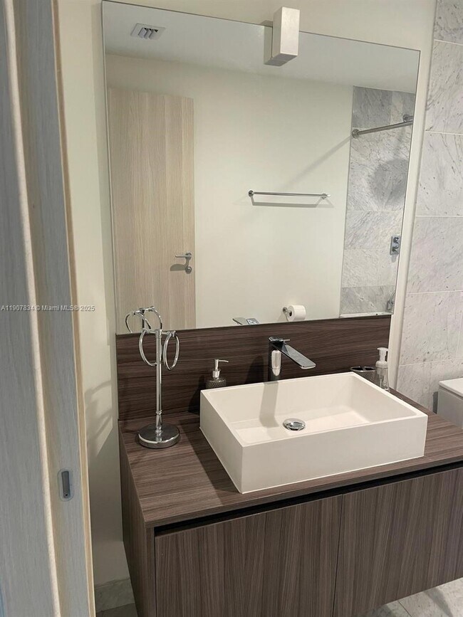 Building Photo - 1000 Brickell Plaza