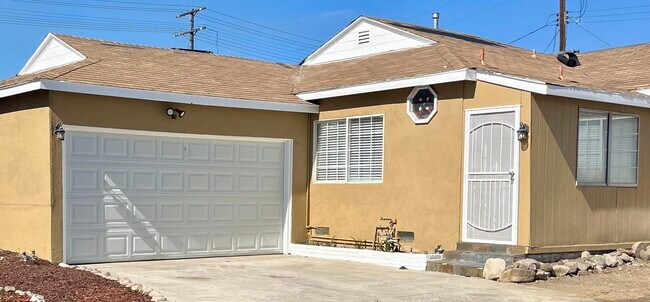 Building Photo - 8246 Beeman Ave