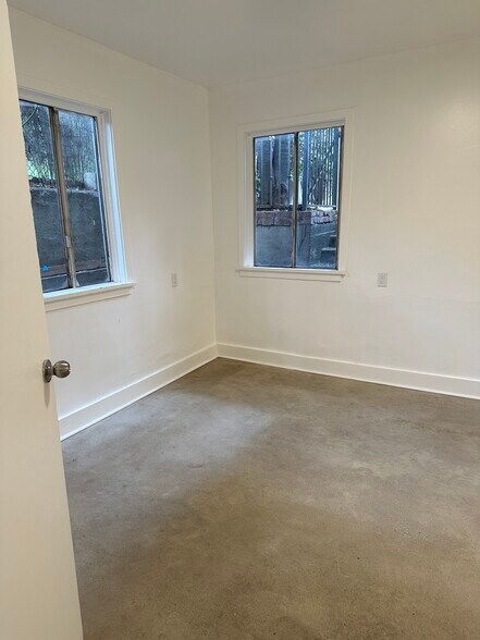 Building Photo - 1489 Wallace Ave