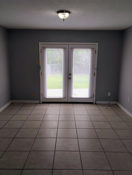 Building Photo - 13706 Goodwood Dr