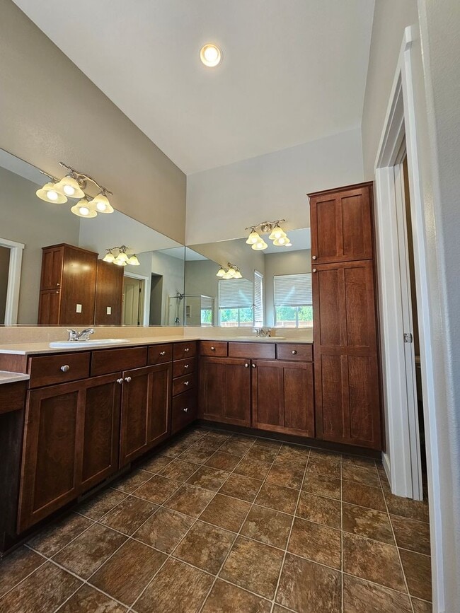 Building Photo - Gorgeous 4 Bedroom on Kiley Ranch