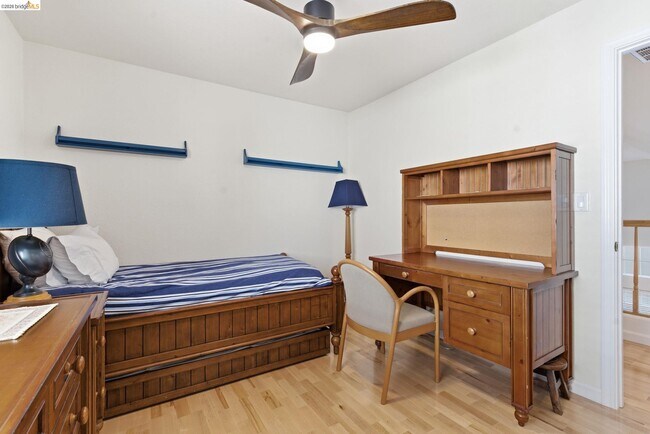 Building Photo - 257 Golf Links St