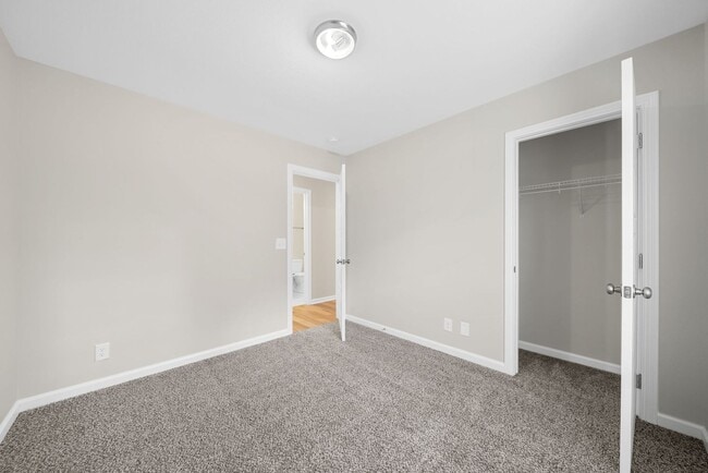Building Photo - Pet Friendly Three Bedroom!