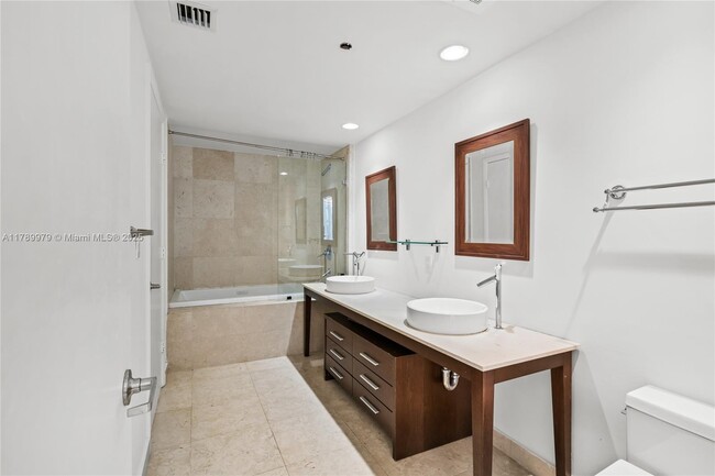 Building Photo - 475 Brickell Ave