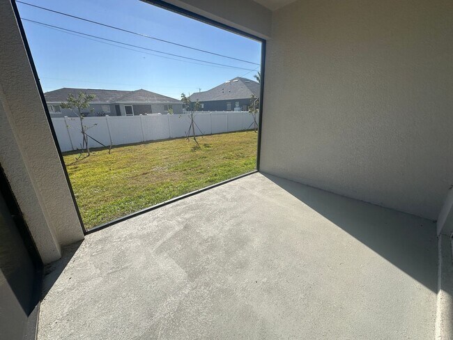 Building Photo - AVAILABLE MID APRIL- 4 Bedroom 2 bathroom 3 Car Garage NE Cape Coral Home with Screened Lania